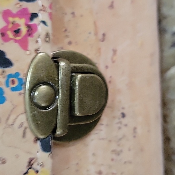 ◇Last price reduction ☆NEW!!! Pure Cork Crossbody - Picture 2 of 11